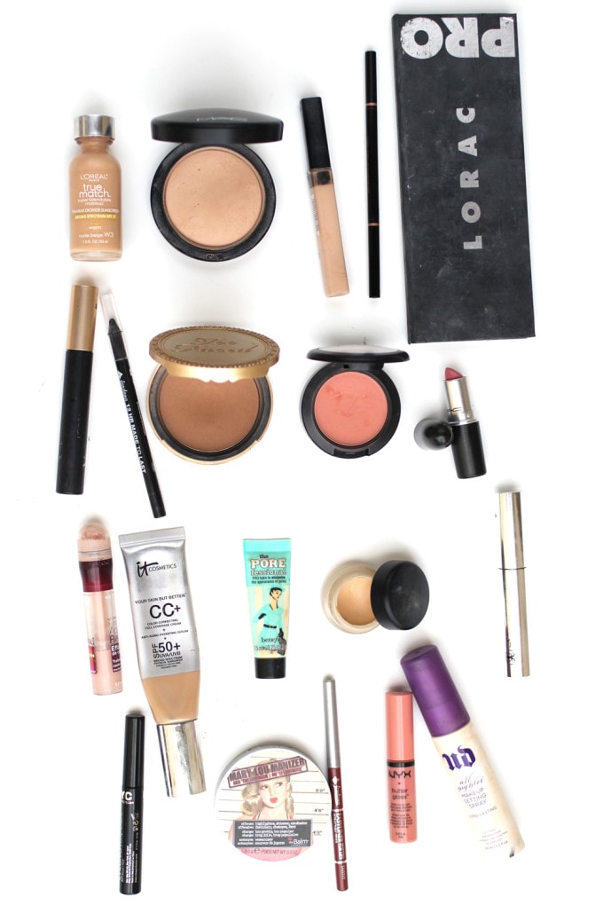 Houston Beauty blogger Meg O. on the Go shares the ultimate minimalist makeup bag with a fantastic 20 product capsule makeup kit! Great for beginners, read more!