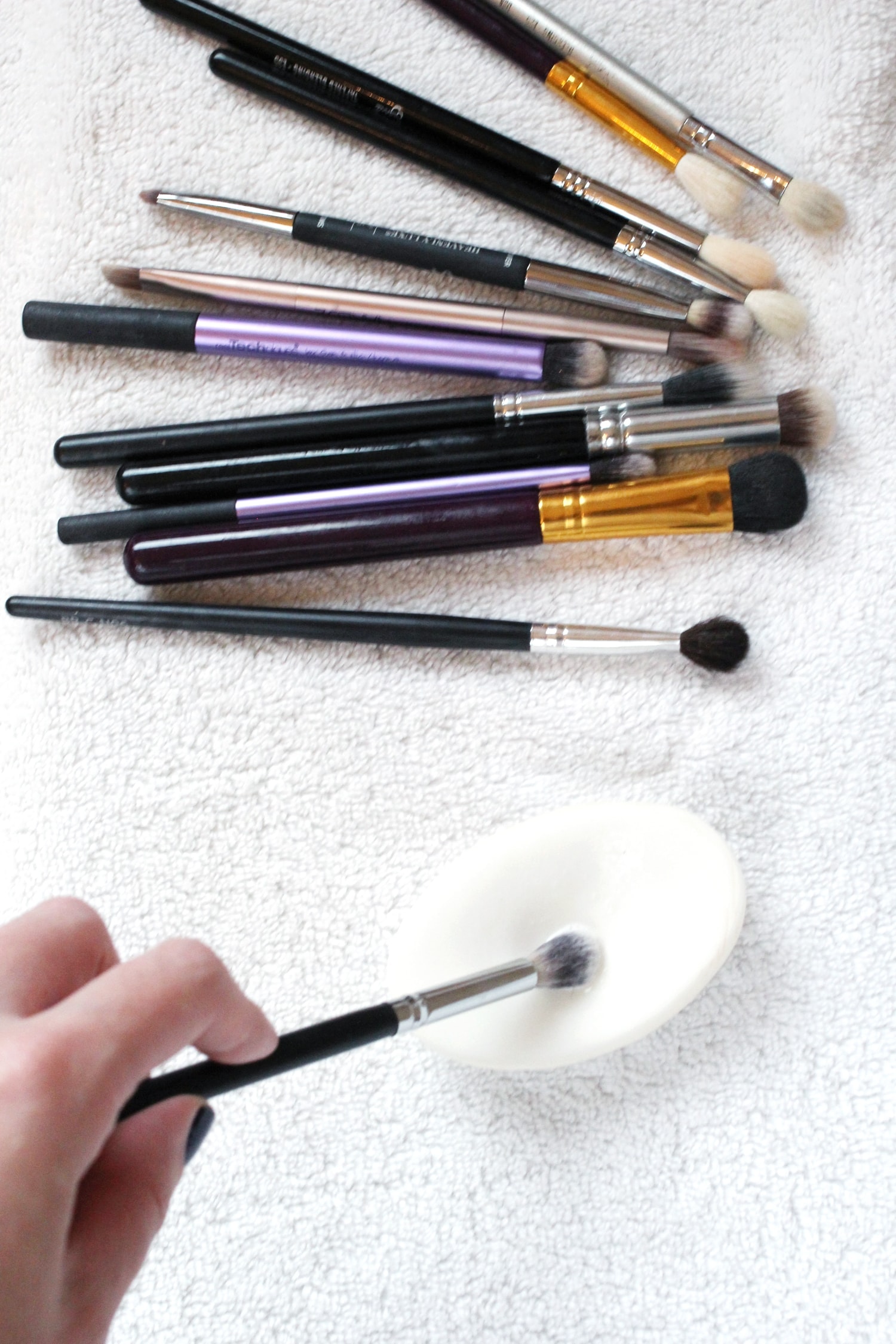 How to Clean Makeup Brushes (Cheap, Quick & Easy!)