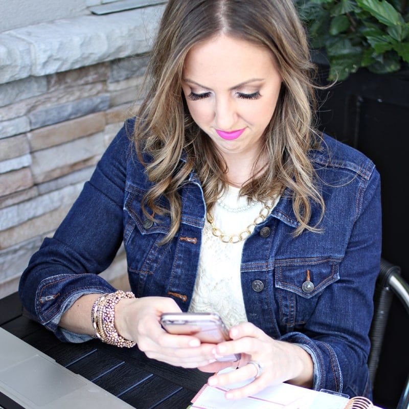 How to Encourage Clicks and Shares on Your Blog - increase your pageviews, lower your bounce rate, and keep visitors on your blog!