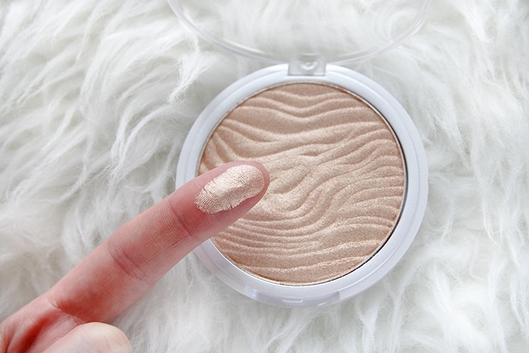 Real Colors Stay Glowing Long-Wear Highlighter