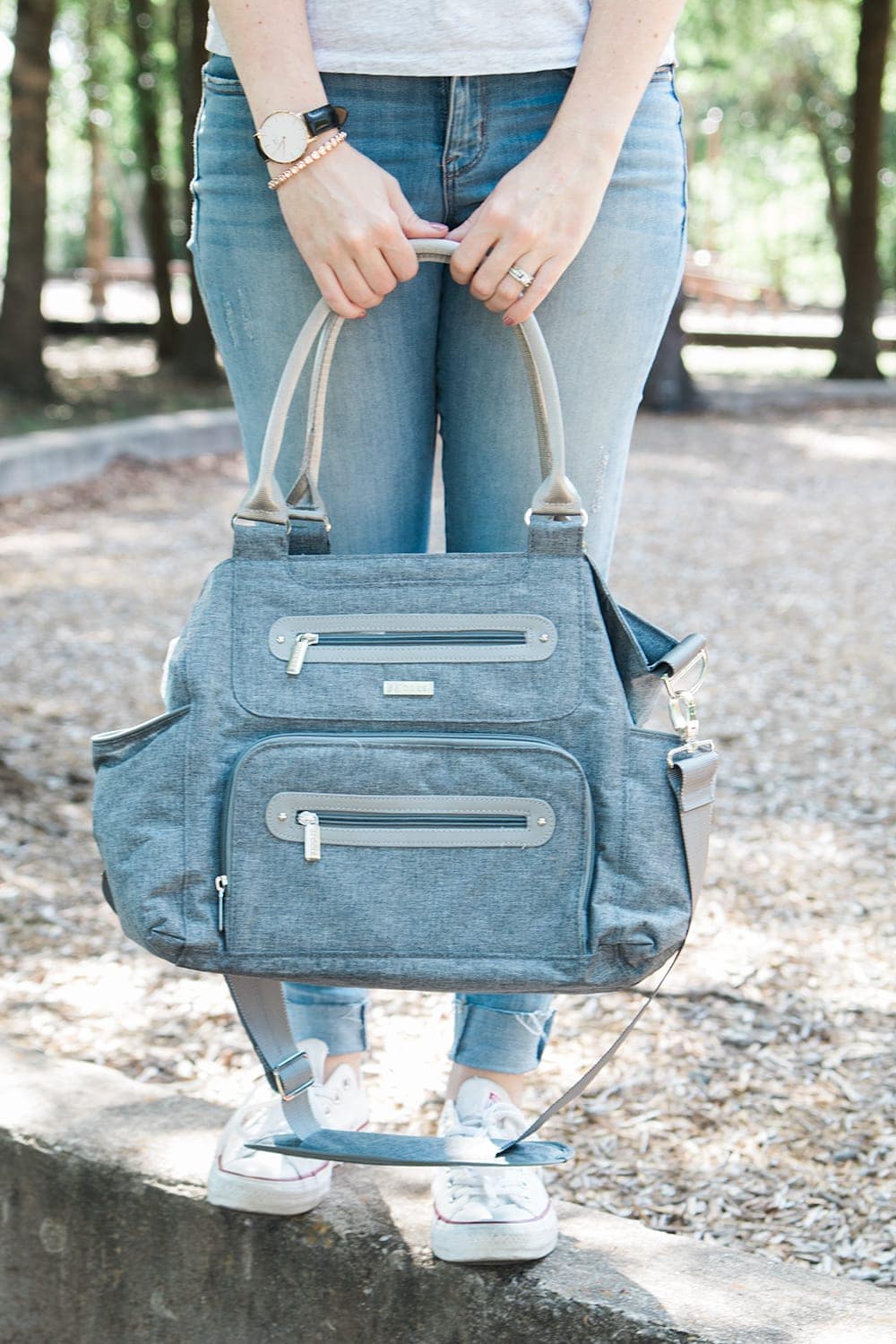 Traveling 101: How to Pack A Carry On For Kids by lifestyle blogger Meg O. on the Go