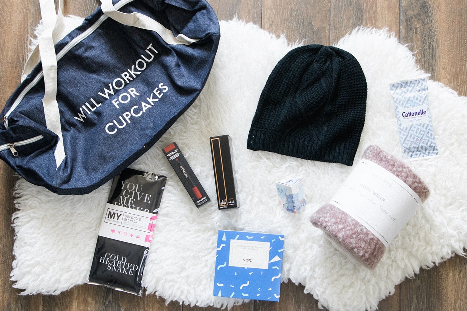 What's inside the FabFitFun fall box?