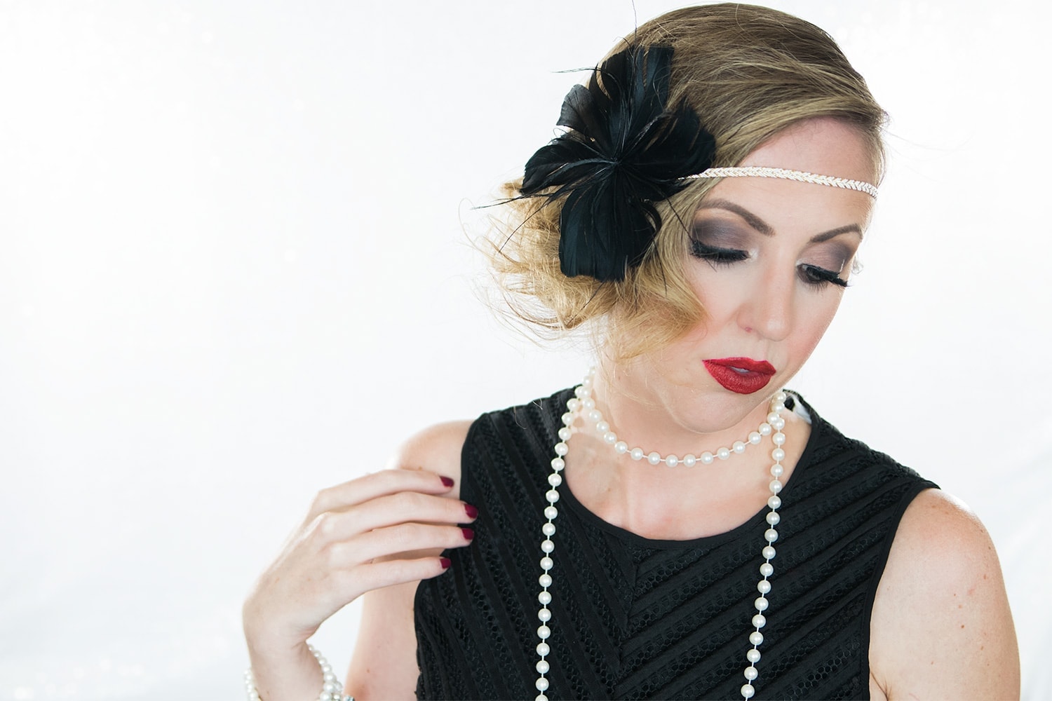 1920s flapper hair and makeup idea