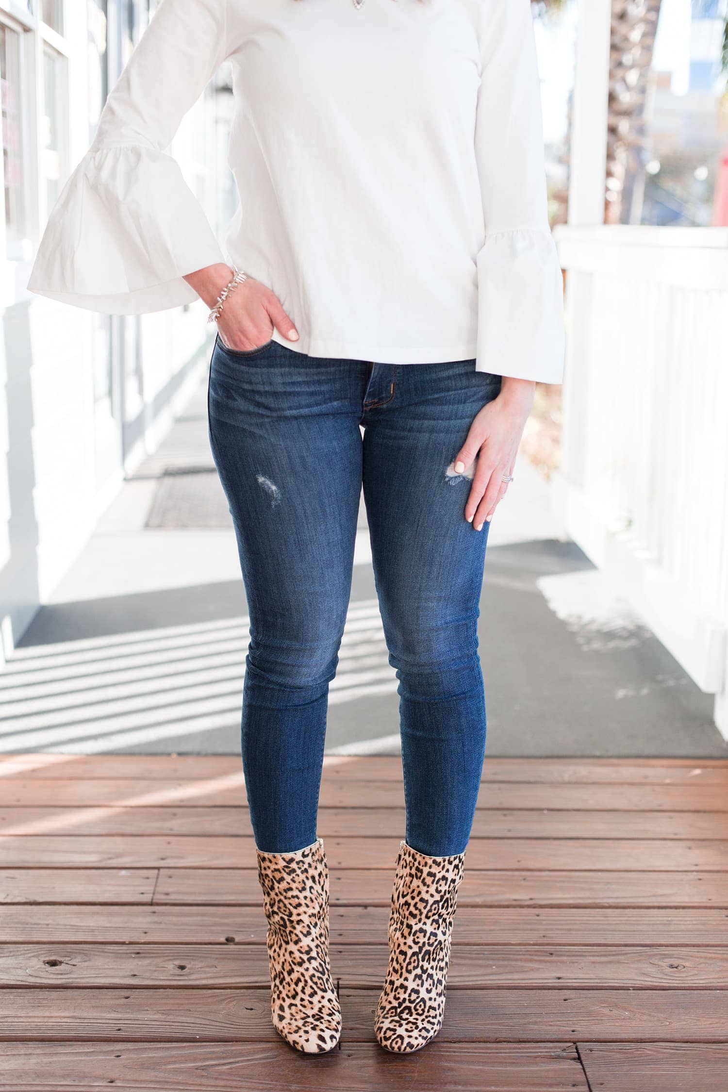Houston blogger Meg O. on the Go shares a cute Moms' Night Out outfit idea - what a fun way to dress up Hudson Denim!