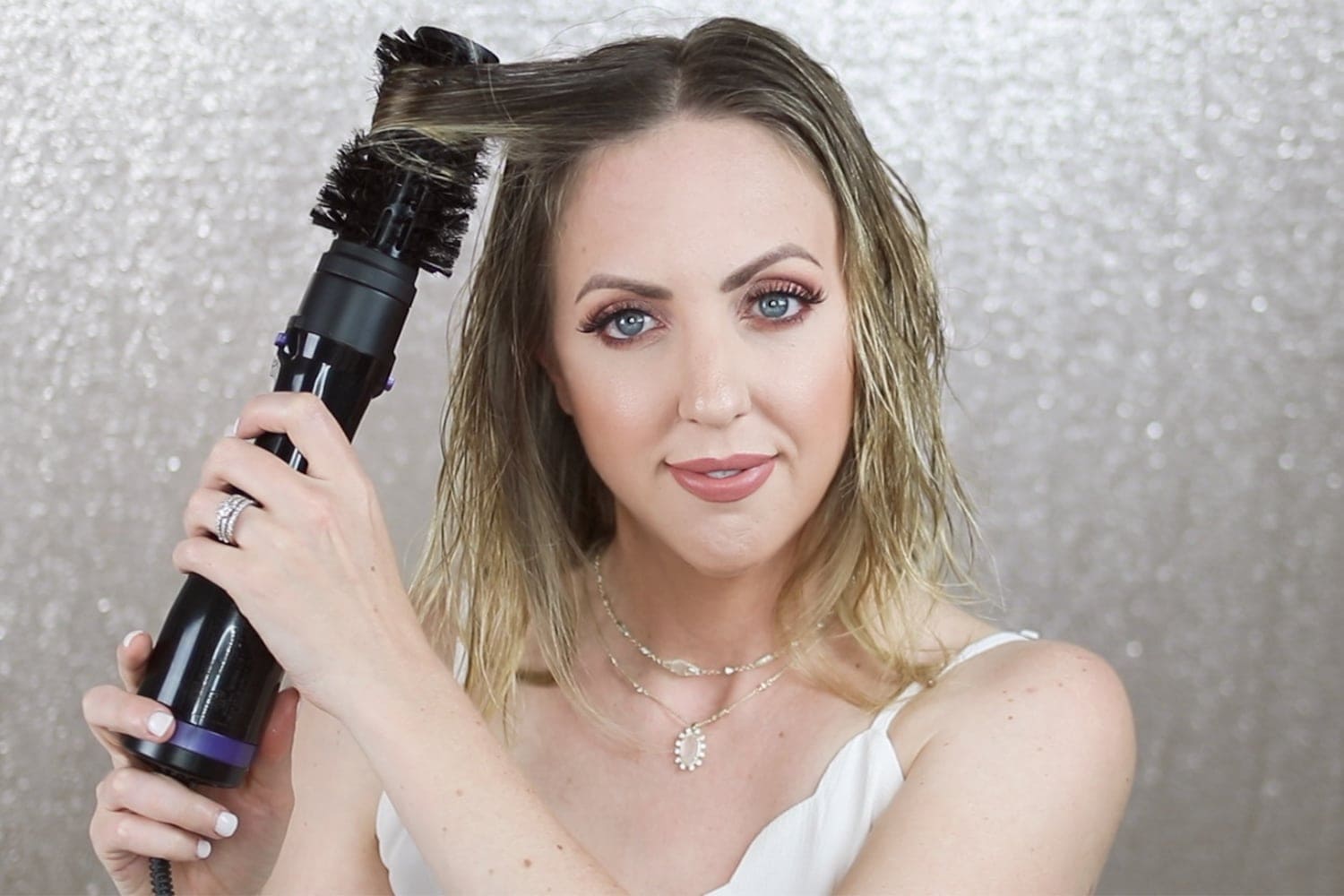 Houston blogger Meg O. on the Go uses the Conair InfinitiPro Spin Air Brush Styler for a blowout and beachy waves
