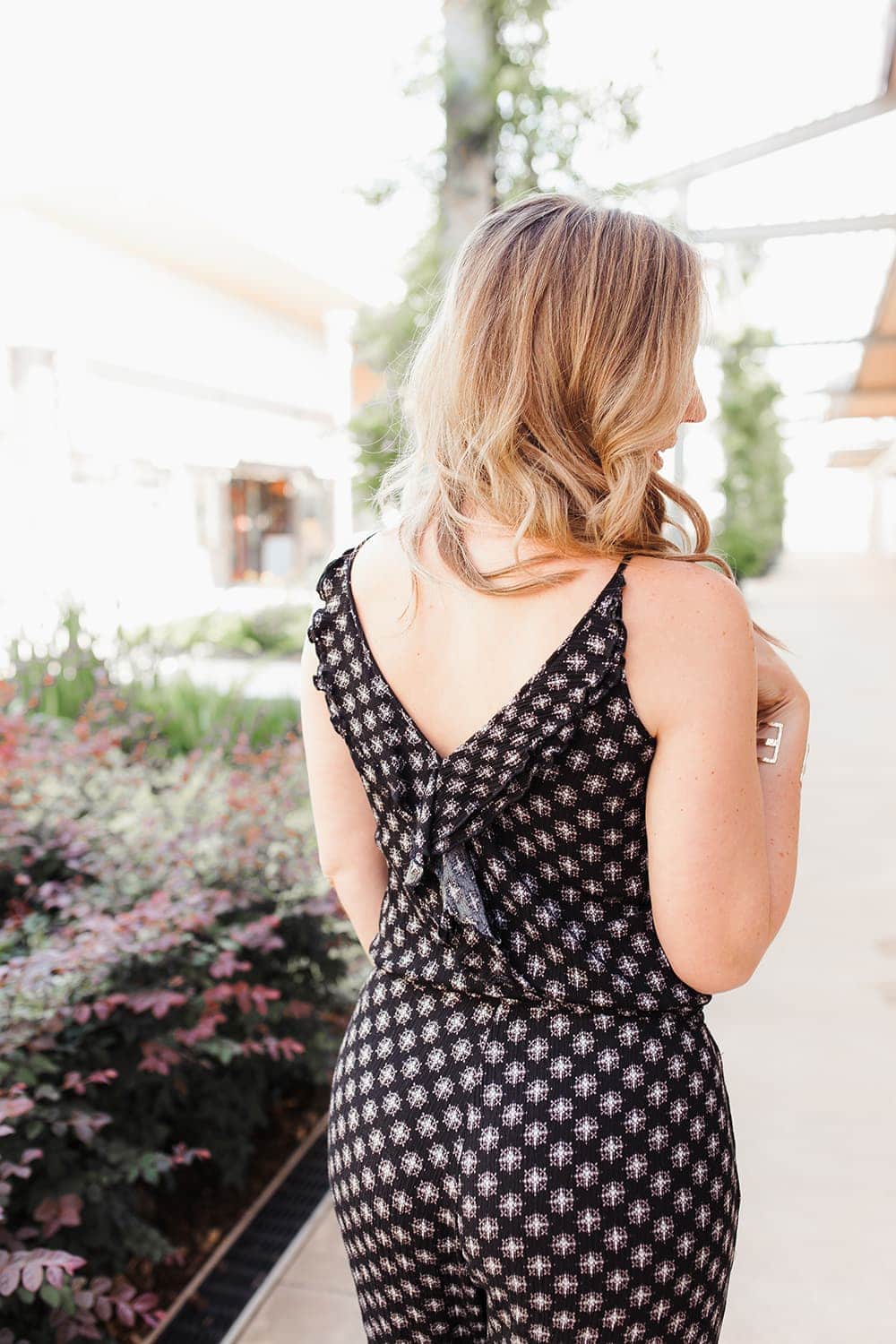 Houston lifestyle blogger Meg O. on the Go shares how to style an Evereve summer jumpsuit