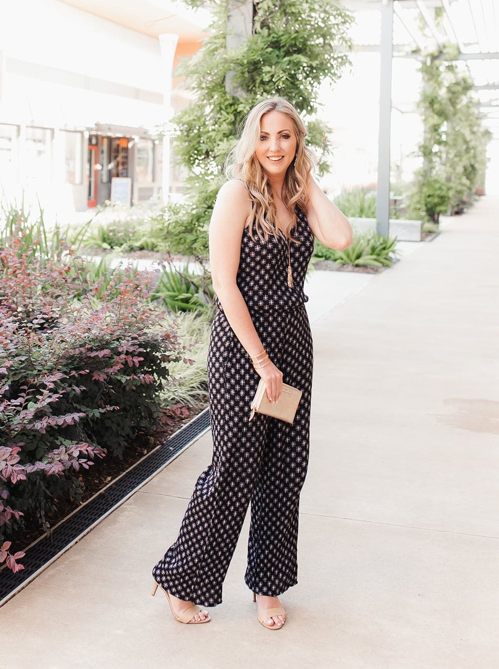 Houston lifestyle blogger Meg O. on the Go shares a jumpsuit from Evereve that is perfect for summer and beyond!