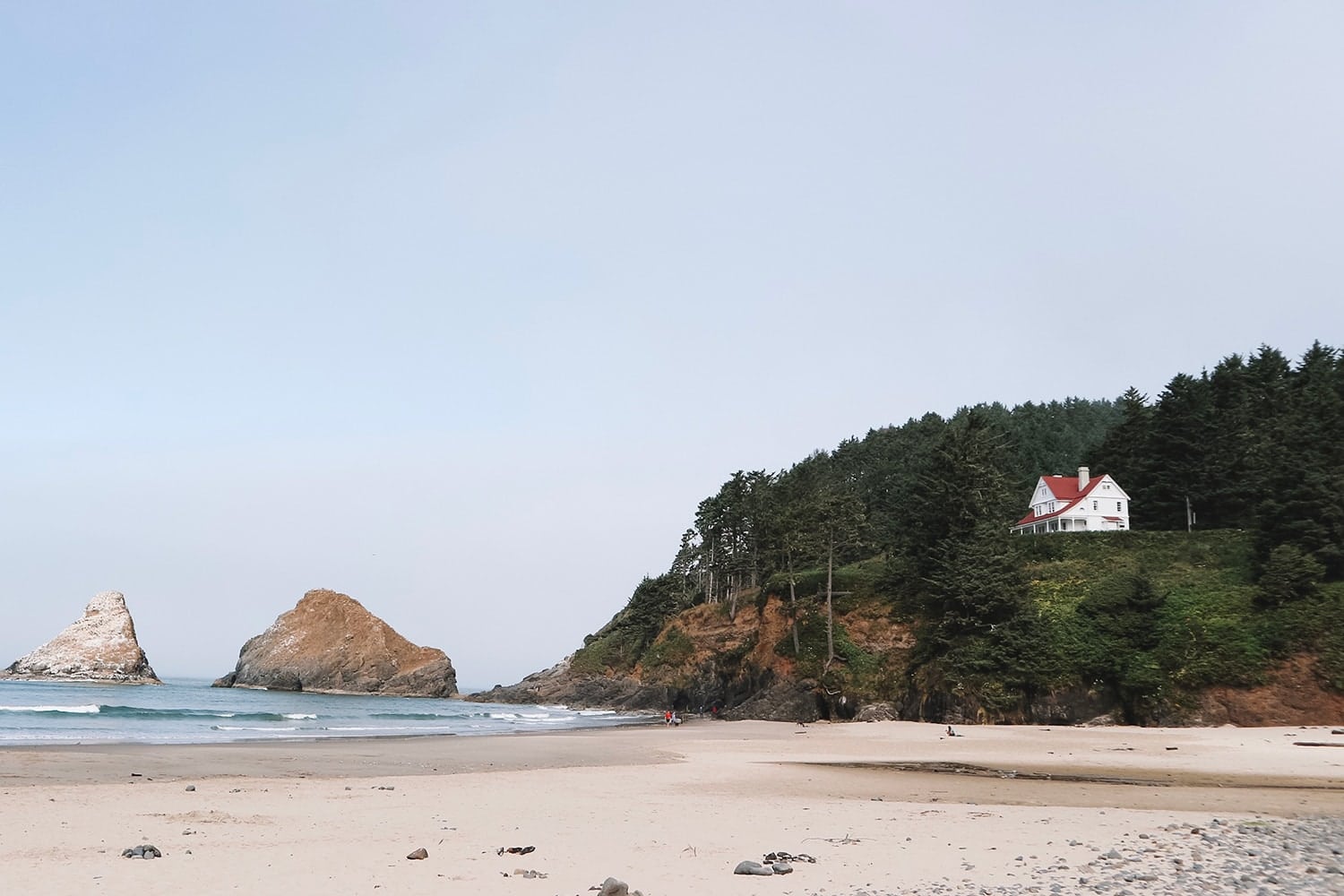 Heceta beach and Lighthouse on the Oregon Coast - Pacific Northwest travel guide by Meg O. on the Go