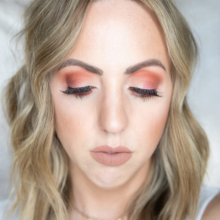 Houston beauty blogger Meg O. on the Go shares a sunset eyeshadow look using the Urban Decay born to run eyeshadow palette