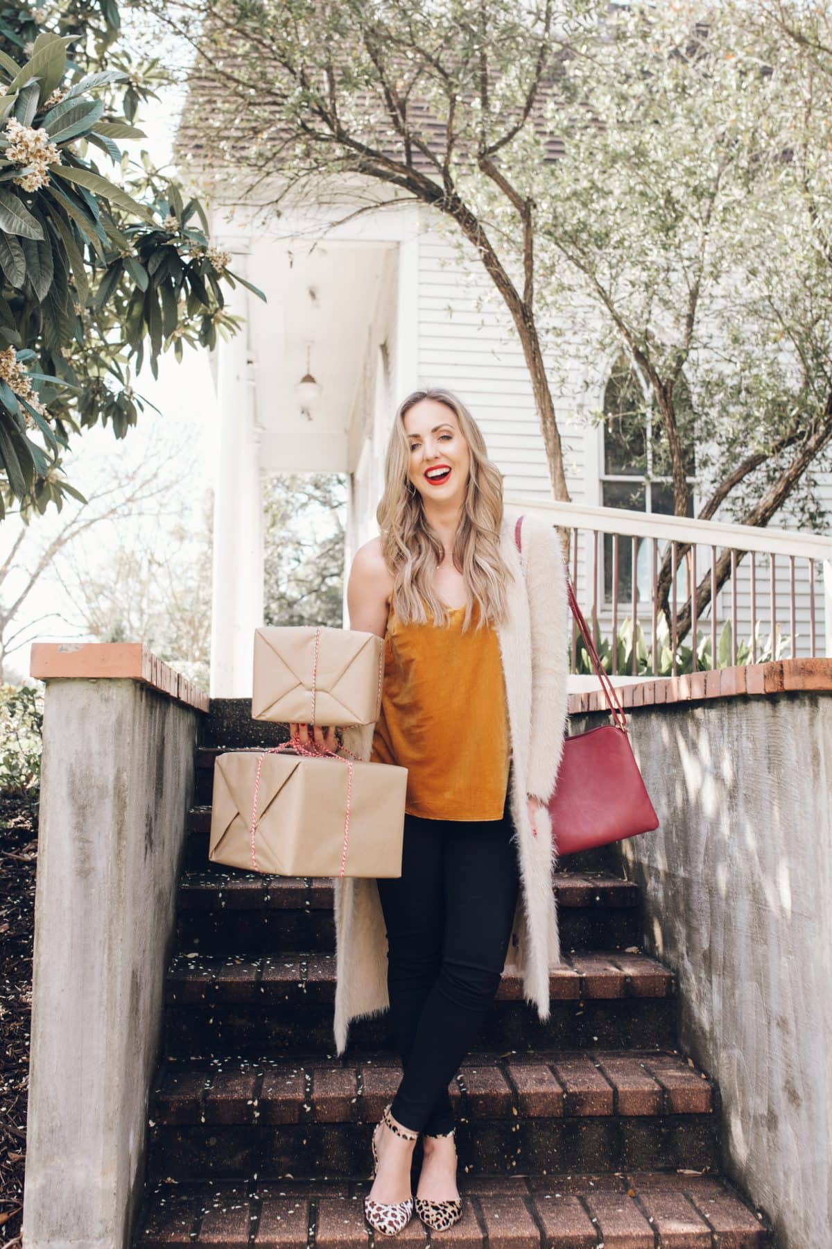 Houston lifestyle blogger Meg O. on the Go shares two Christmas-appropriate outfits for this holiday season from Evereve