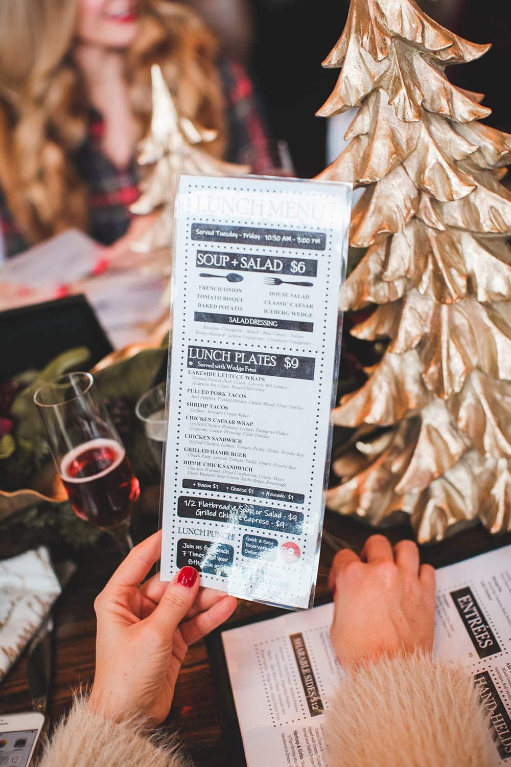 Houston blogger Meg O. on the Go hosted a holiday blogger lunch at Flying Vine Wine Bistro at Boardwalk Towne Lake