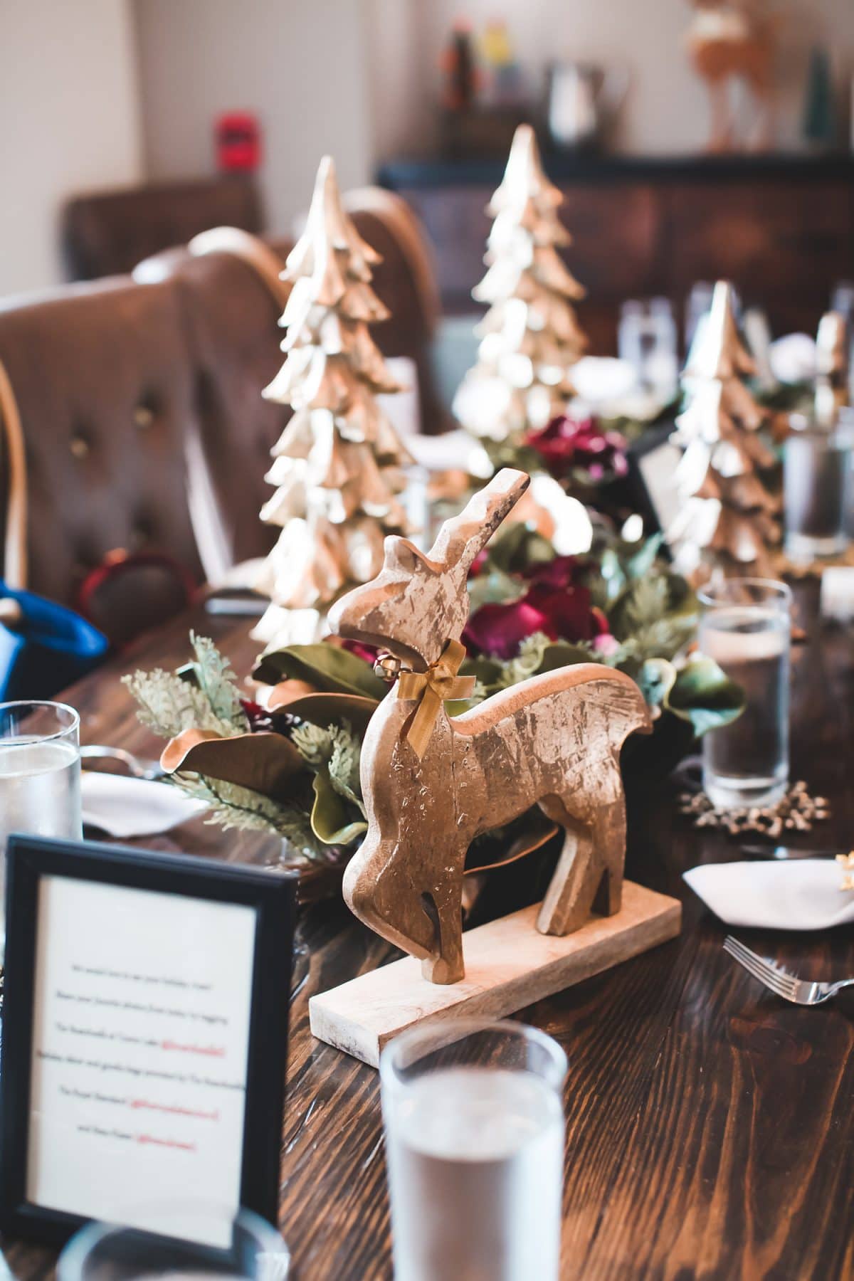 Houston blogger Meg O. on the Go shares a recap of her Houston blogger holiday lunch at Boardwalk Towne Lake in Cypress - holiday table decor by The Royal Standard
