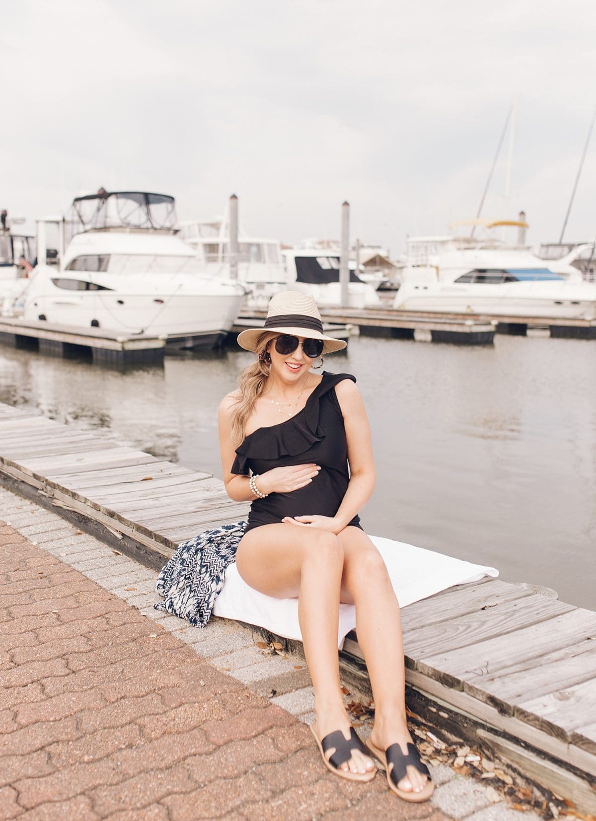 Houston lifestyle blogger Meg O. shares the best maternity swimsuit