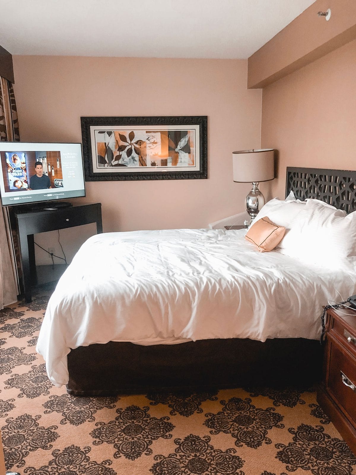 Houston blogger Meg O. on the Go shares her staycation at the Omni Houston Hotel - king suite