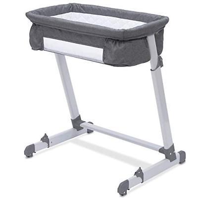 Houston mommy blogger Meg O. shares her newborn essentials 2019 - bedside bassinet 