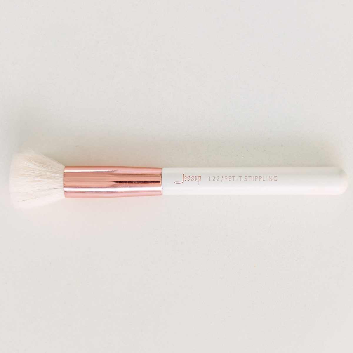 Makeup Brushes Guide - 122 Petit Stippling Brush
