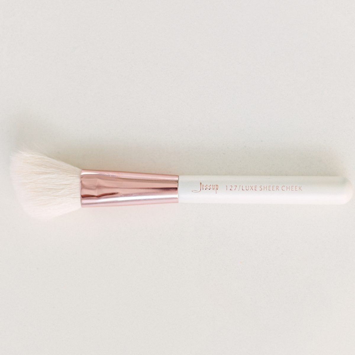 Makeup Brushes Guide - 127 Luxe Sheer Cheek Brush