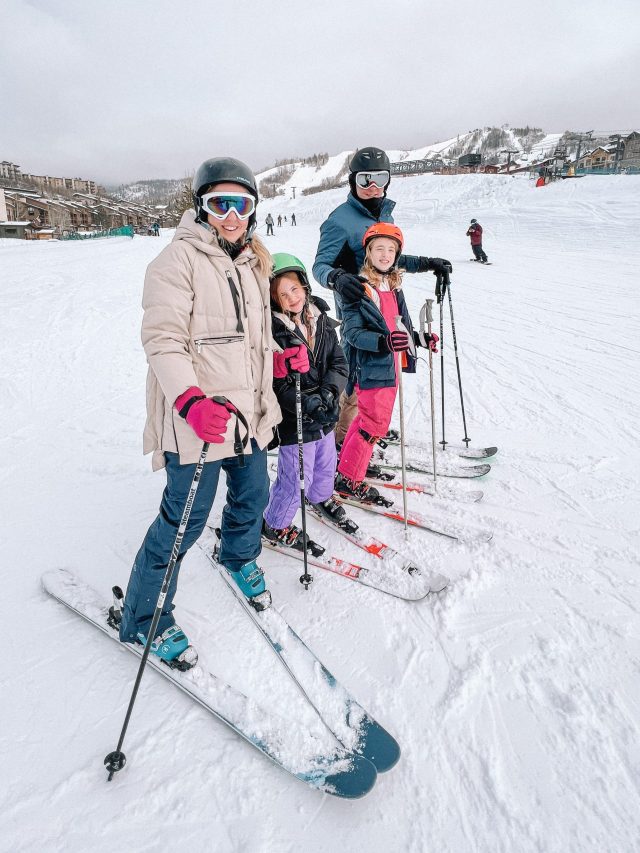 cropped-family-skiing-at-steamboat-resort-colorado-scaled-1.jpg