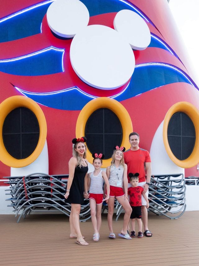 disney-magic-cruise-family-pic