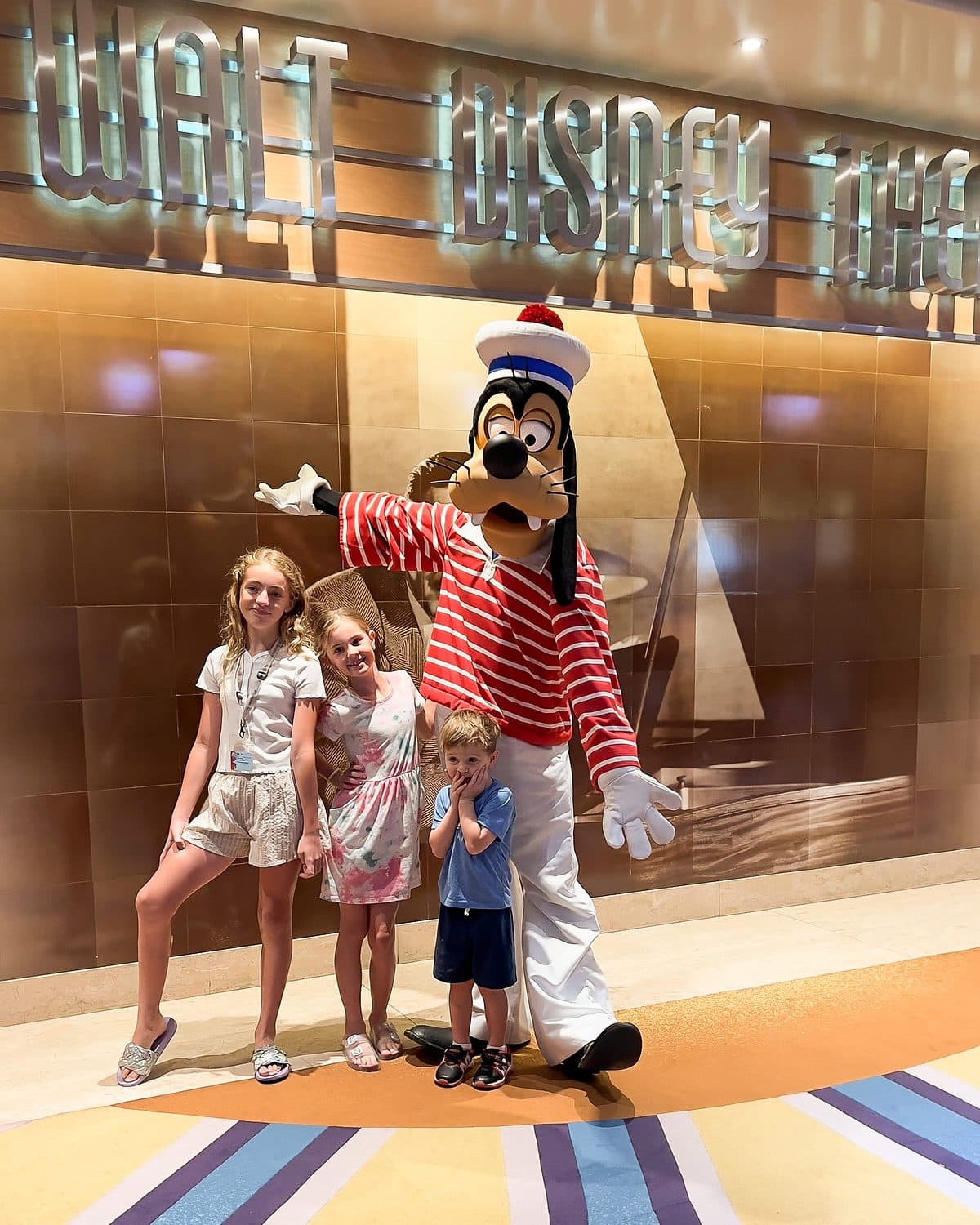 Disney magic cruise ship character meet and greet Goofy