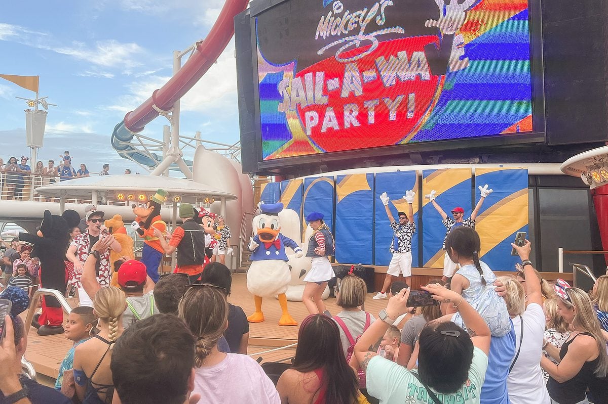 Disney Magic cruise ship sail a wave party